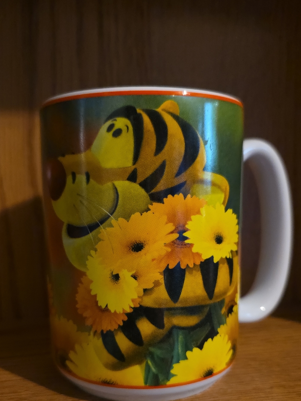 Disney Tigger holding Flowers 12 Oz Mug